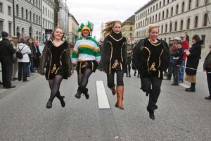 Members of the Irish-German Friendship Club take part in the St. Patrick’s Day parade, which will be held this year on Sunday in Munich. 